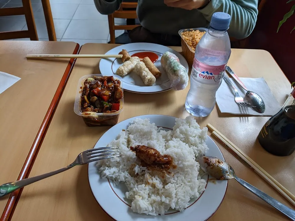 ご飯と鳥の甘酢炒め 揚げ春巻き